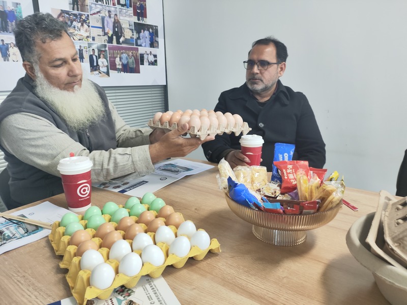 Business meeting with customer in Shuliy office 