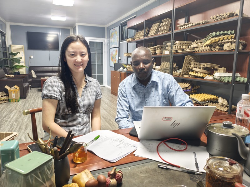 Business meeting with customer in Shuliy office 5