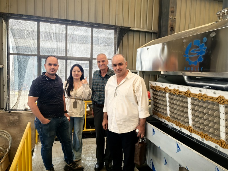 Customer visiting Shuliy egg tray machine factory 2