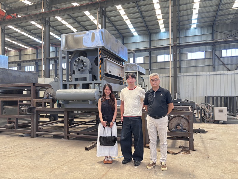 Customer visiting Shuliy egg tray machine factory 5